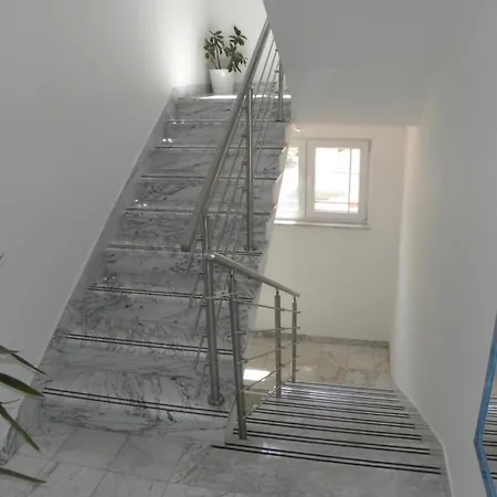 In With Balcony, Air Conditioning, Wifi, Washing Machine Apartment *